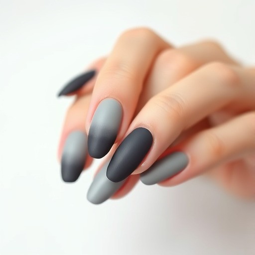 بهترین طراحی و کاشت ناخن خاکستری و دودی + طرح پیشنهادی ناخن خاکستری و دودی