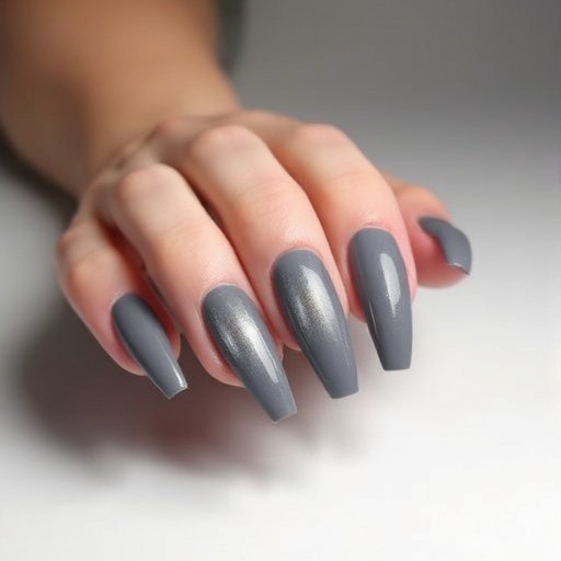 کاشت ناخن خاکستری با افکت متالیک