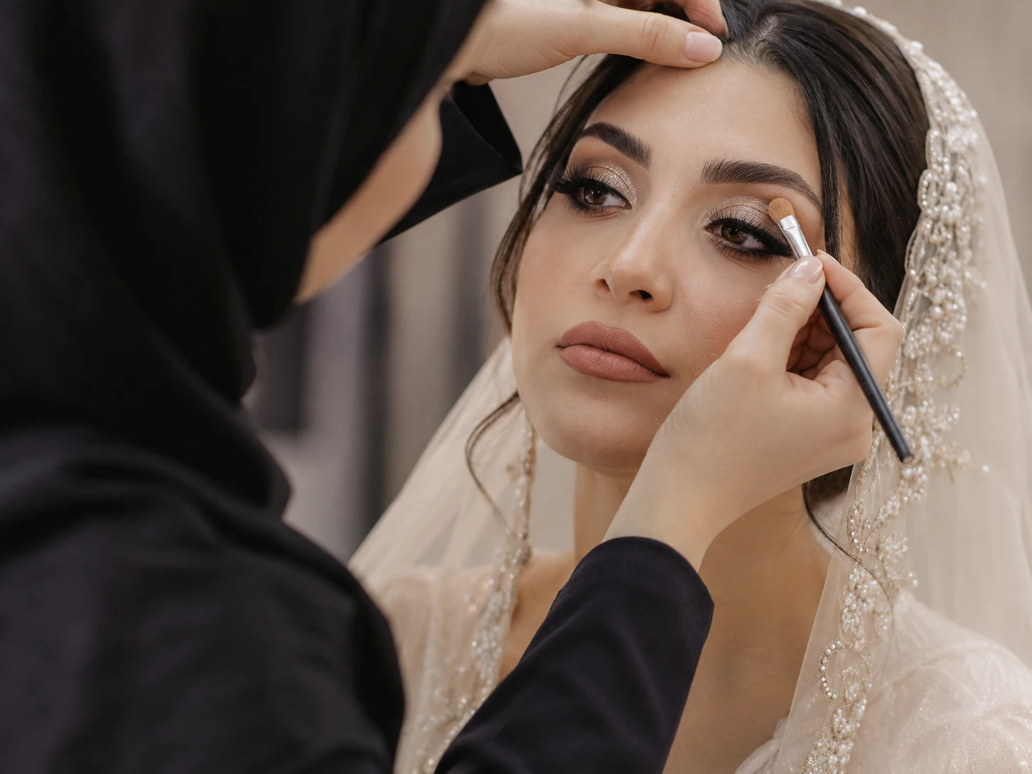آموزش عملی گریم عروس روی مدل واقعی