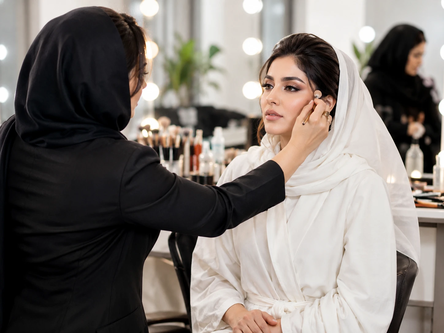 آموزش زیرسازی و اصلاح چهره در دوره گریم عروس