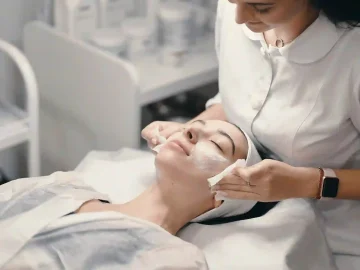 دوره تخصصی آموزش پاکسازی پوست صورت و فیشیال | آموزشگاه آرایشگری زنانه در تهران